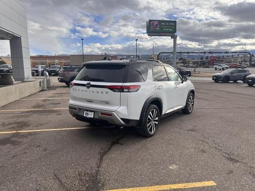 2025 Nissan Pathfinder Platinum 4WD