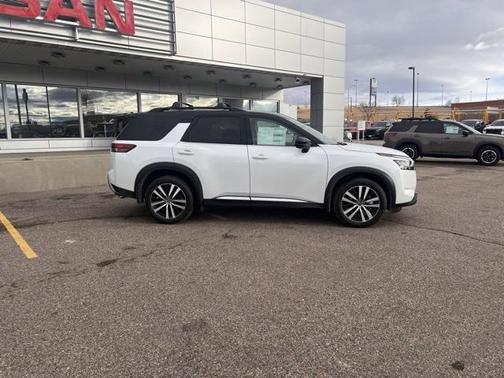 2025 Nissan Pathfinder Platinum 4WD