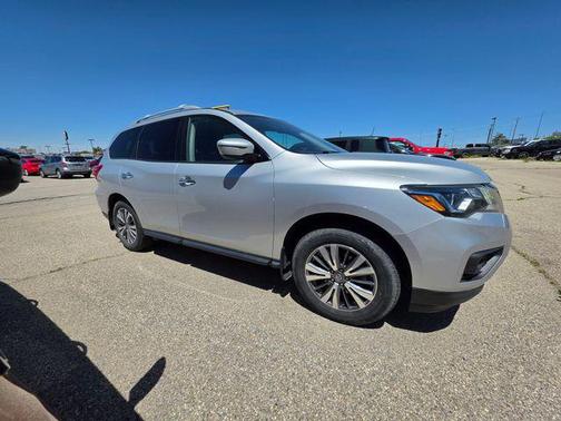 Brilliant Silver Metallic 2020 Nissan Pathfinder S 4WD