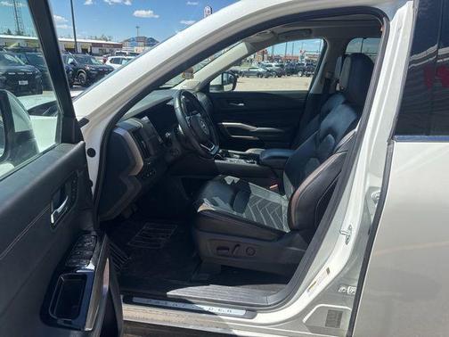Pearl White Tricoat 2024 Nissan Pathfinder Platinum 4WD