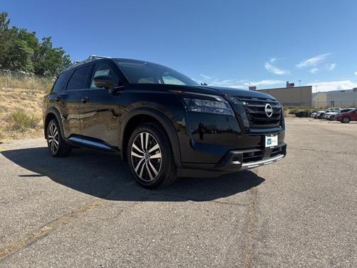 2025 Nissan Pathfinder Platinum 4WD