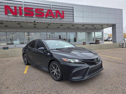 Midnight Black Metallic 2022 Toyota Camry SE