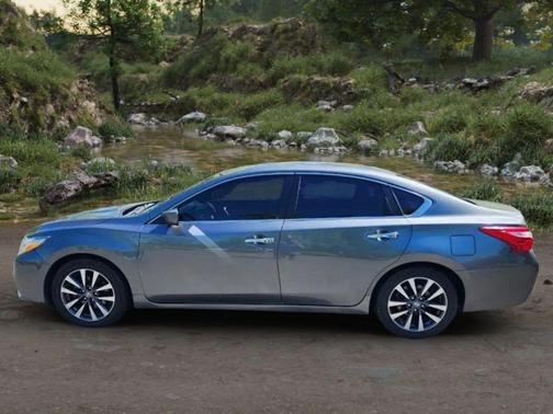 Gun Metallic 2017 Nissan Altima 2.5 SV