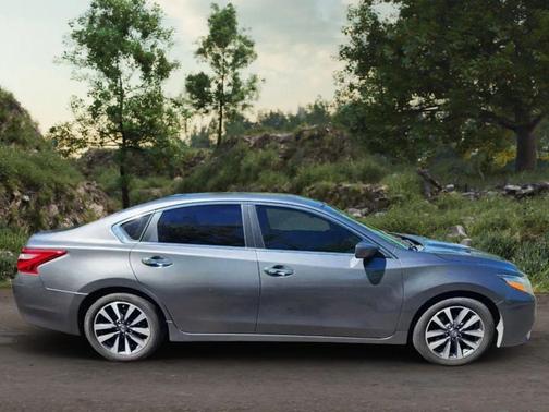 Gun Metallic 2017 Nissan Altima 2.5 SV