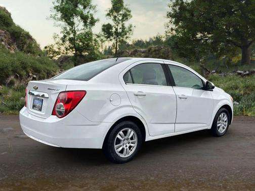 Summit White 2014 Chevrolet Sonic LT