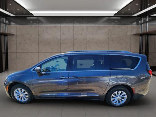 2018 Chrysler Pacifica Touring-L