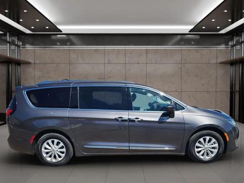 2018 Chrysler Pacifica Touring-L