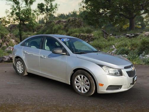 Silver Ice Metallic 2011 Chevrolet Cruze LS