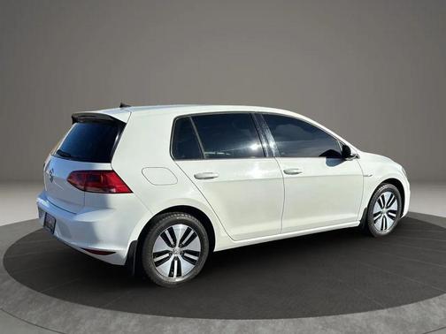 2016 Volkswagen e-Golf SE