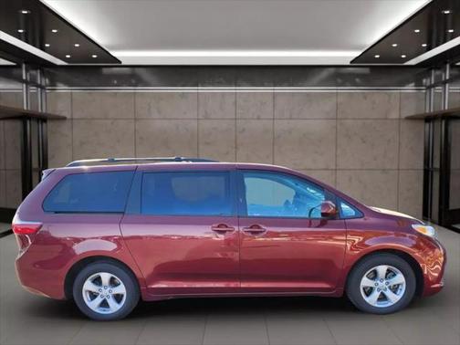2017 Toyota Sienna LE
