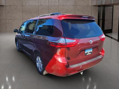 2017 Toyota Sienna LE