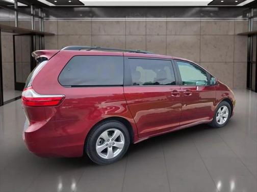 2017 Toyota Sienna LE