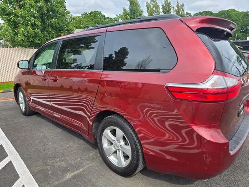 2017 Toyota Sienna LE