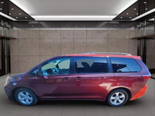 2017 Toyota Sienna LE