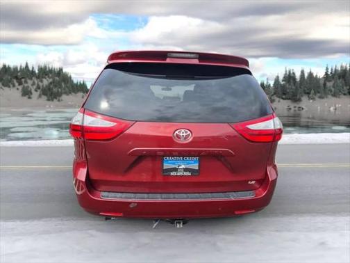 2017 Toyota Sienna LE
