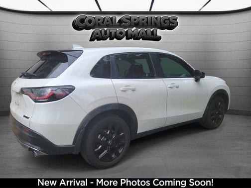 White 2023 Honda HR-V Sport