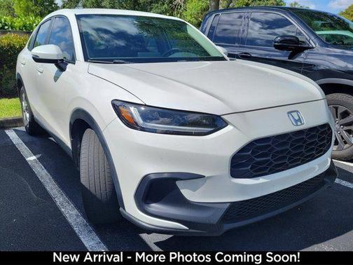 White 2024 Honda HR-V LX