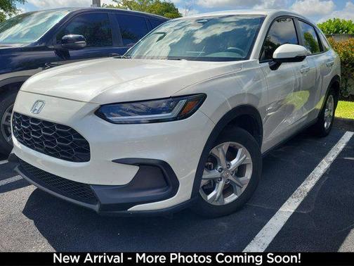 White 2024 Honda HR-V LX