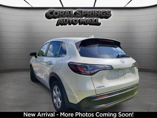 White 2024 Honda HR-V LX