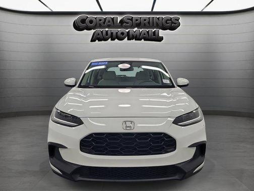 White 2023 Honda HR-V LX