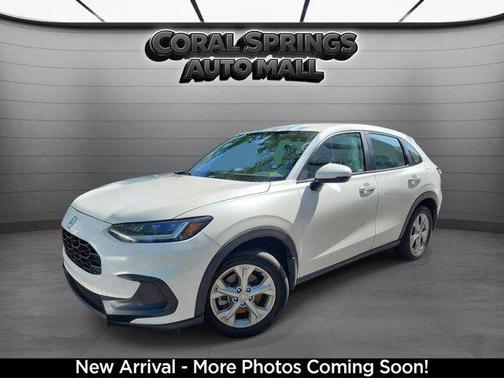 White 2023 Honda HR-V LX