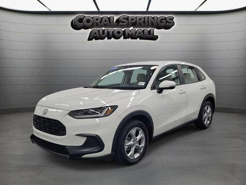 White 2023 Honda HR-V LX