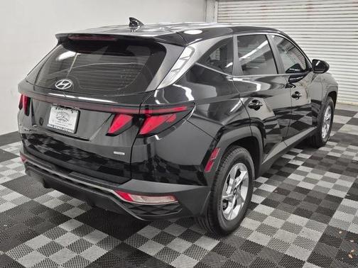 2023 Hyundai TUCSON SE