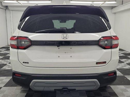 White 2024 Honda Pilot TrailSport