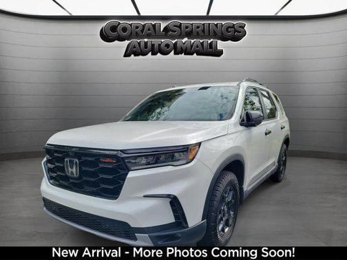 White 2024 Honda Pilot TrailSport