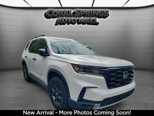 White 2024 Honda Pilot TrailSport