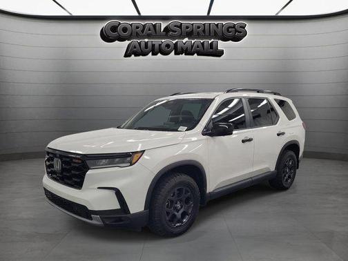 White 2024 Honda Pilot TrailSport
