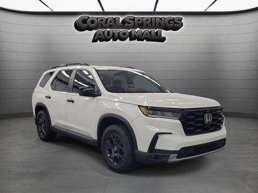 White 2024 Honda Pilot TrailSport