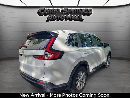 White 2023 Honda CR-V EX