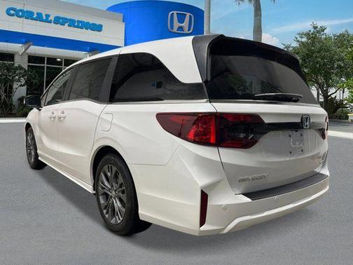 Platinum White Pearl 2026 Honda Odyssey Touring