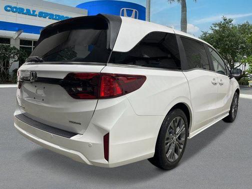 Platinum White Pearl 2026 Honda Odyssey Touring