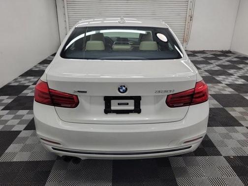 2018 BMW 330 i xDrive