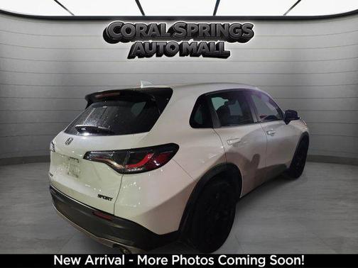 White 2023 Honda HR-V Sport