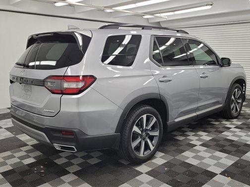 Lunar 2025 Honda Pilot Touring