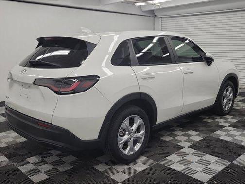 White 2024 Honda HR-V LX