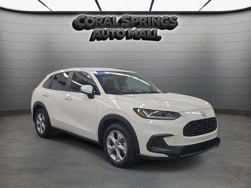 White 2024 Honda HR-V LX