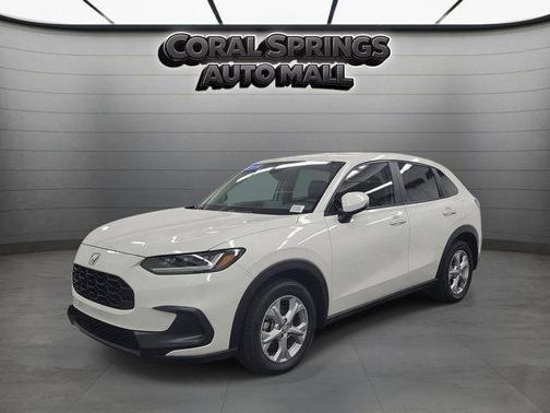 White 2024 Honda HR-V LX