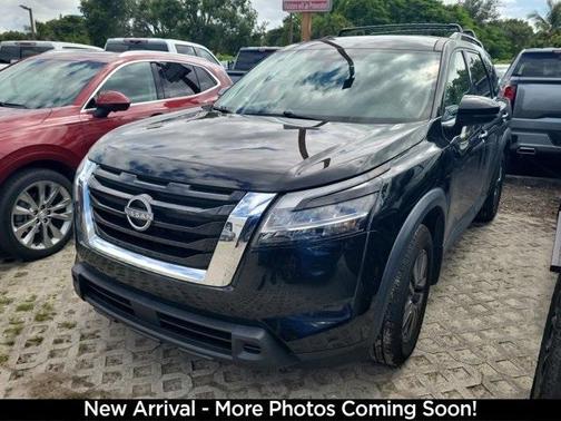2022 Nissan Pathfinder SV