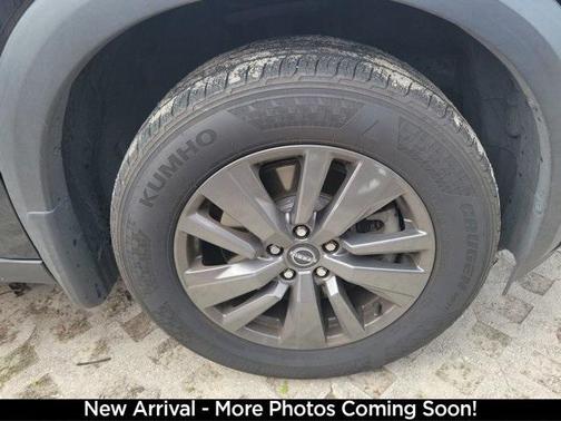 2022 Nissan Pathfinder SV