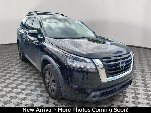 2022 Nissan Pathfinder SV