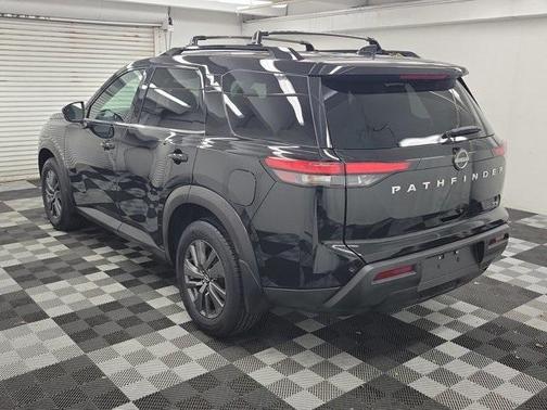 2022 Nissan Pathfinder SV
