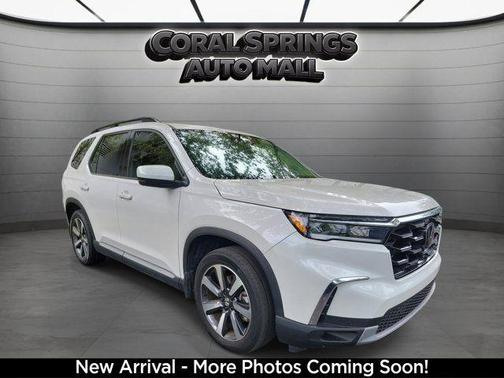 White 2025 Honda Pilot Touring