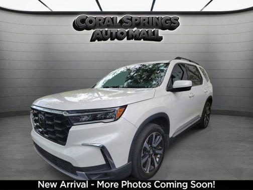 White 2025 Honda Pilot Touring