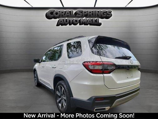 White 2025 Honda Pilot Touring