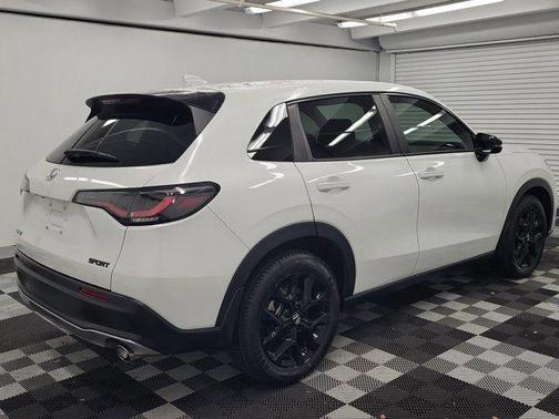 White 2023 Honda HR-V Sport