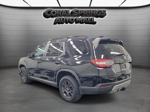 Crystal Black Pearl 2023 Honda Pilot TrailSport